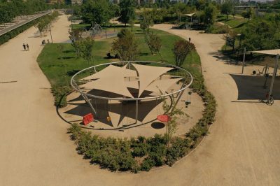 Foto 13: Parque Bicentenario de Vitacura: el columpio gigante e inclusivo