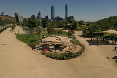 Foto 9: Parque Bicentenario de Vitacura: el columpio gigante e inclusivo