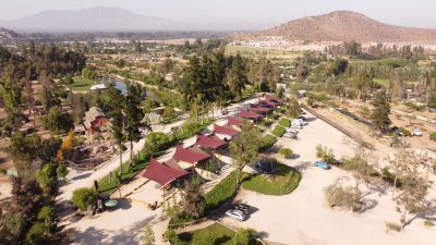 Foto 1: Pueblito de las Vizcachas: Soluciones de sombra para un pulmón verde en la capital