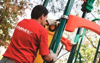 La importancia de la mantención del equipamiento en plazas y parques