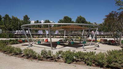 Foto 2: Parque Bicentenario de Vitacura: el columpio gigante e inclusivo